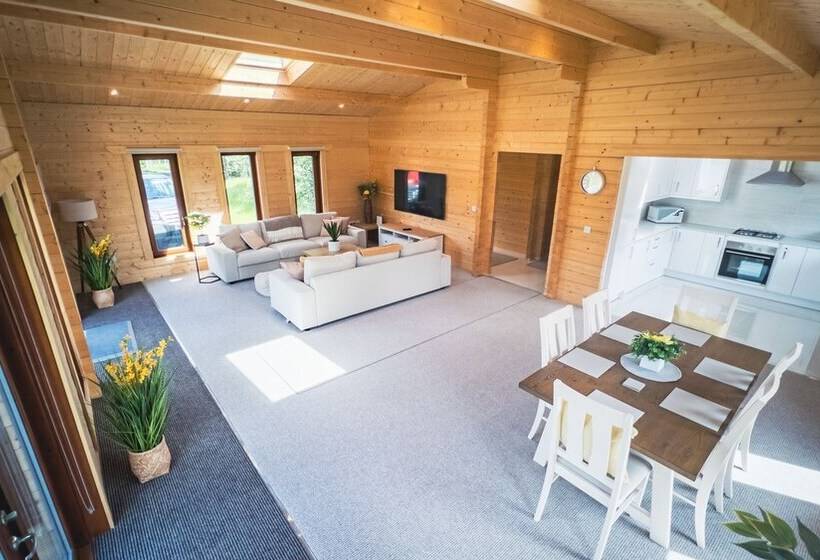 בית מלון כפרי Sundance Lodge