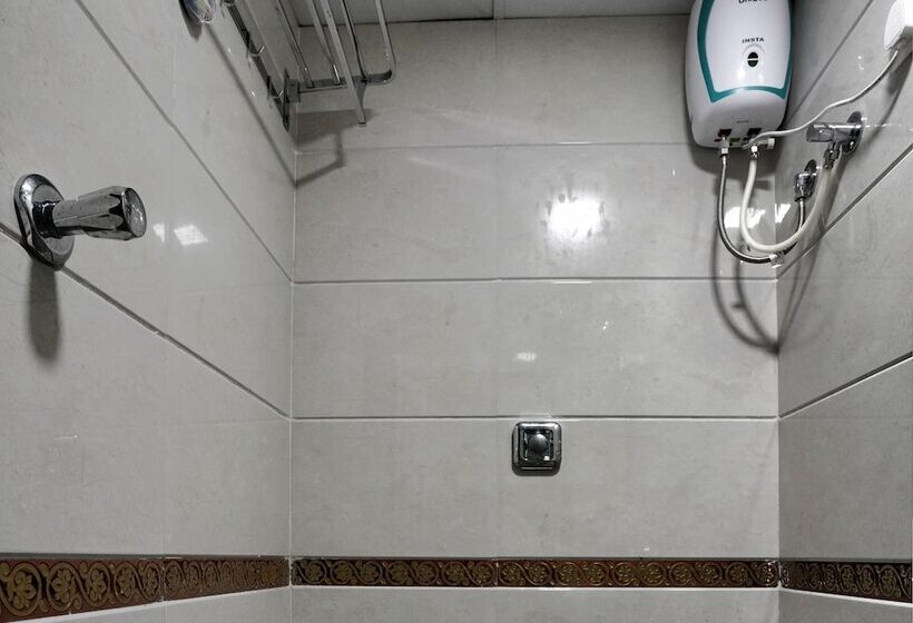 فندق Tip Top Residency