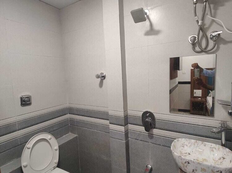 فندق Tip Top Residency