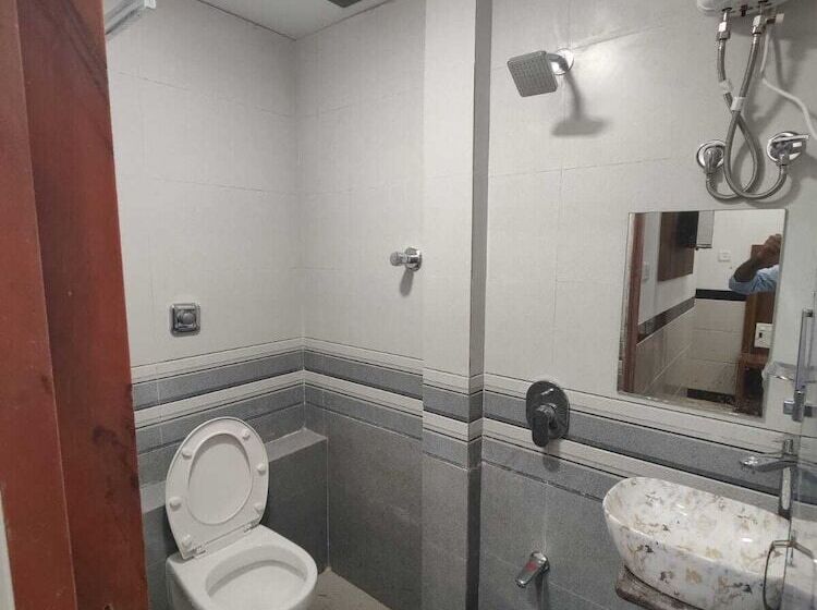 فندق Tip Top Residency