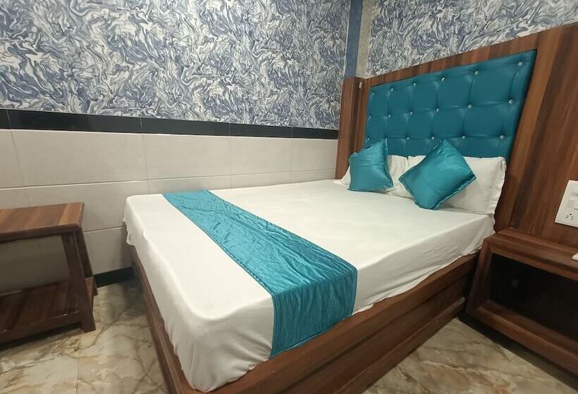 فندق Tip Top Residency