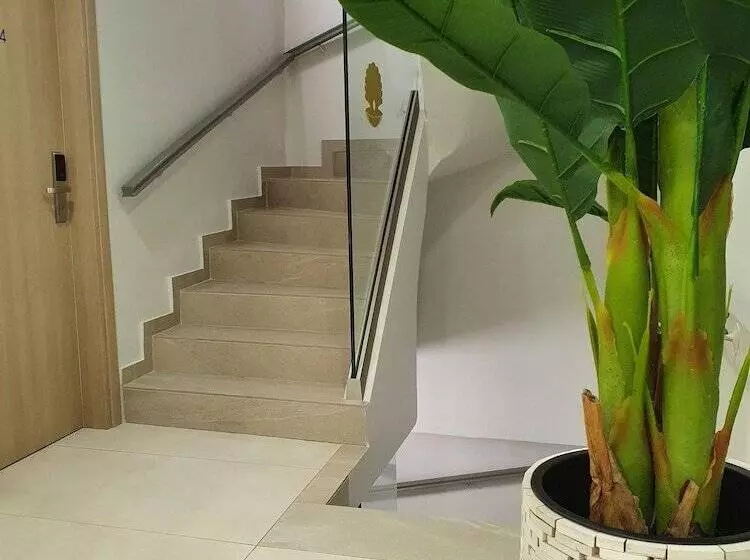 Metropolitan Pearl Boutique