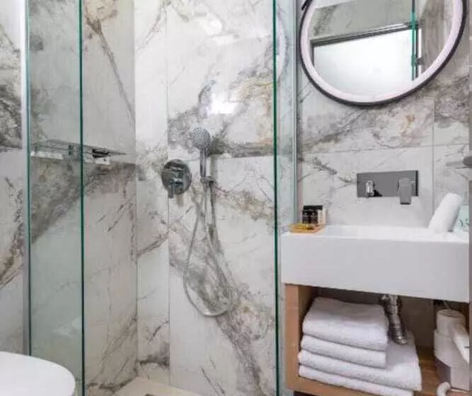 Metropolitan Pearl Boutique