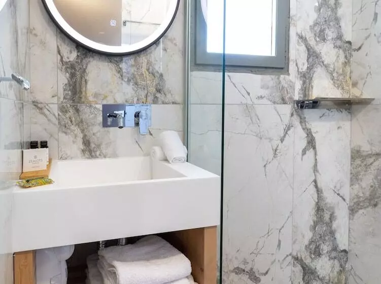 Metropolitan Pearl Boutique