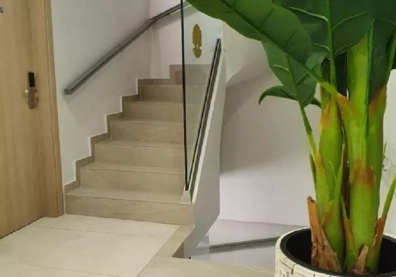 Metropolitan Pearl Boutique