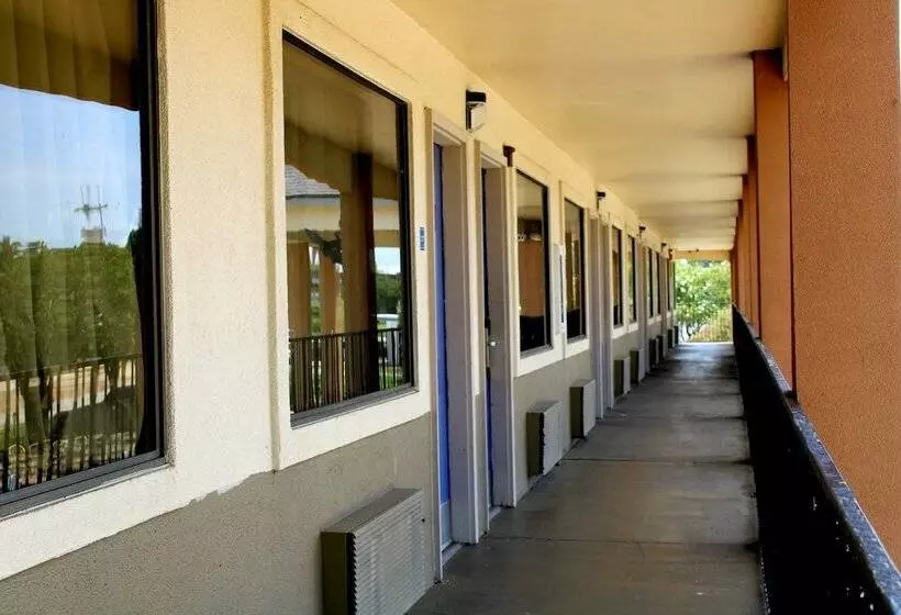 Motelli Deluxe Inn & Suites Morgan City