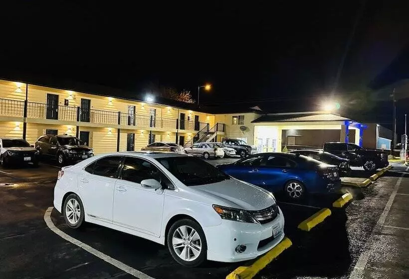 Motelli Quincy Inn And Suites