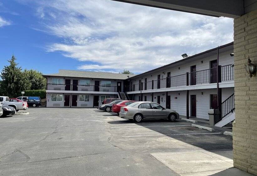 מוטל Quincy Inn And Suites