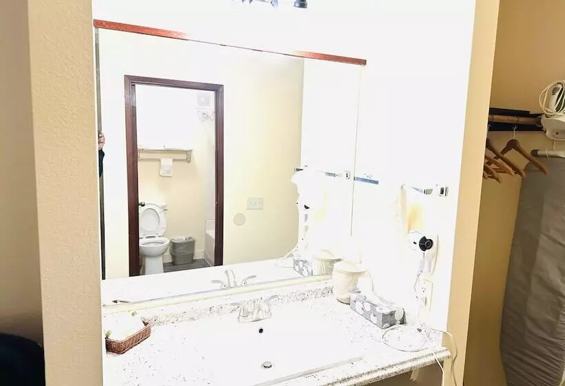 Motelli Quincy Inn And Suites