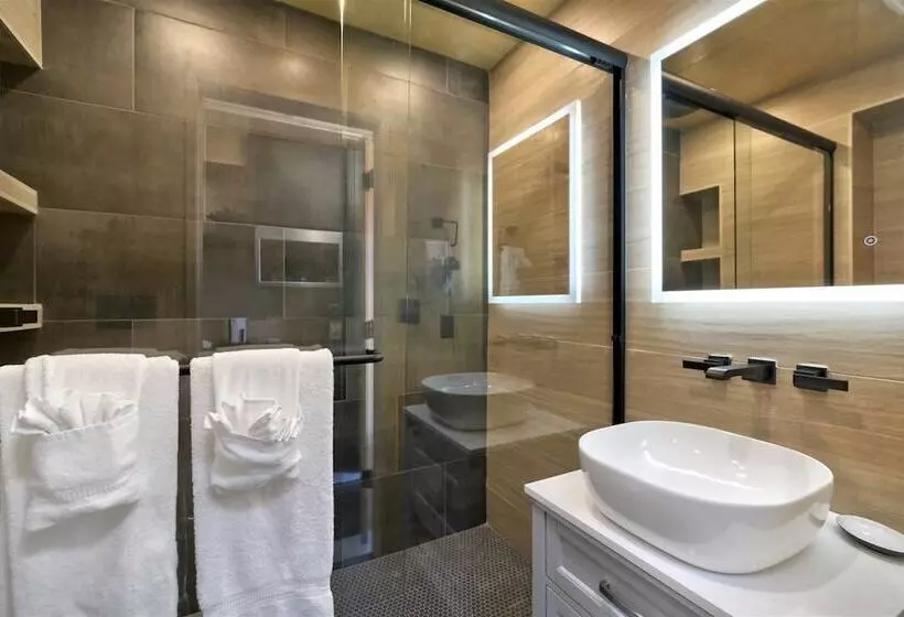 Majatalo Bunkies The Cut