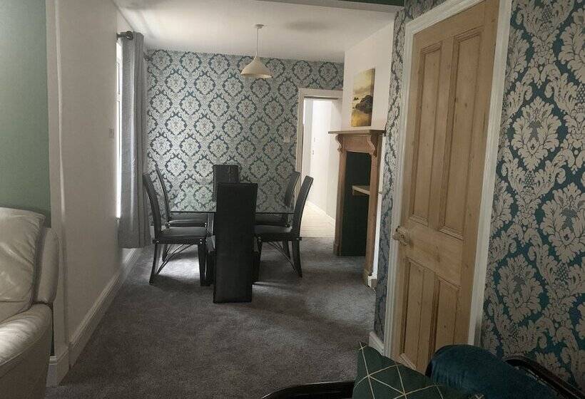 레지던스 Inviting 3 Bed House In Lowestoft Near The Beach