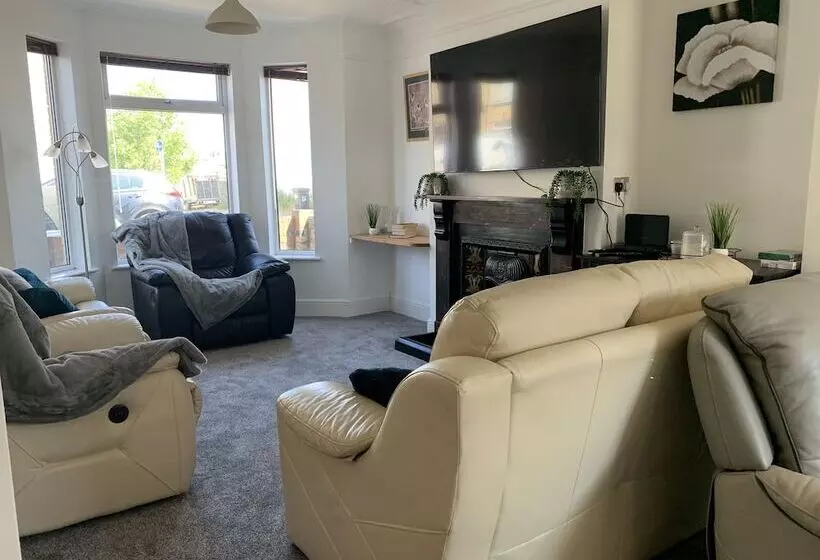 レジデンス Inviting 3 Bed House In Lowestoft Near The Beach