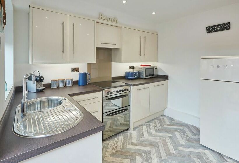 The Cottage Marksebythesea