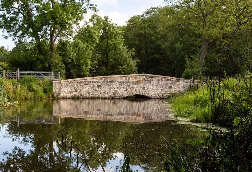 Beautiful 1 Bed Glamping Pod In Battle