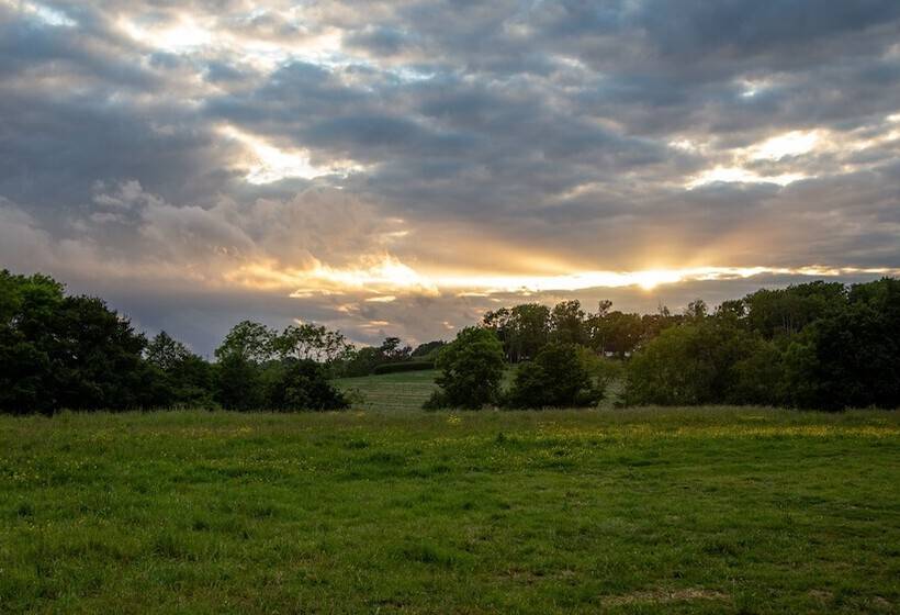 Beautiful 1 Bed Glamping Pod In Battle