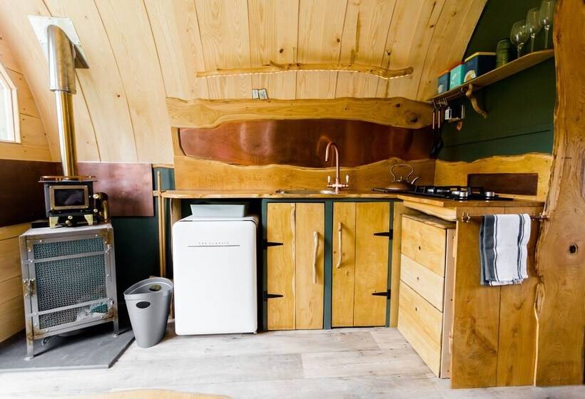 Beautiful 1 Bed Glamping Pod In Battle