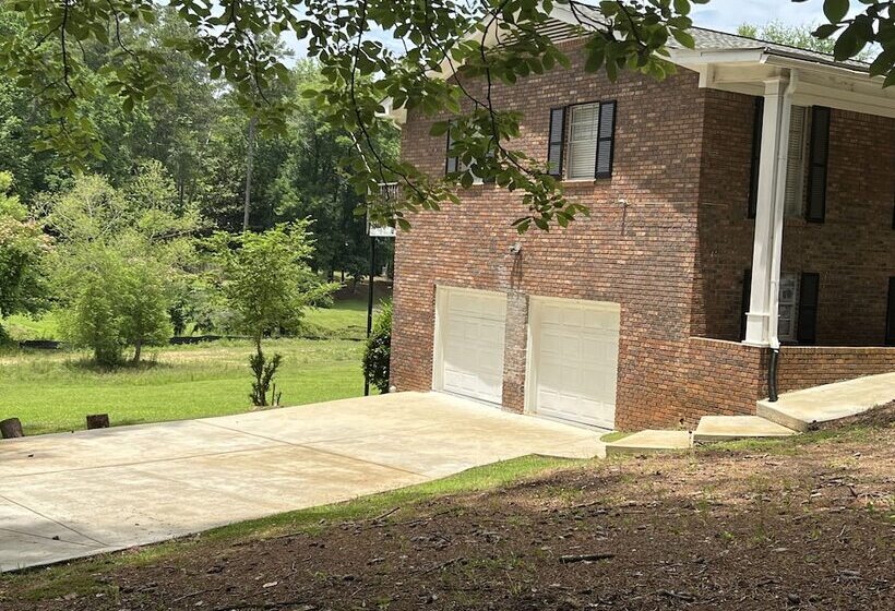 مبيت وإفطار Urban Lake House