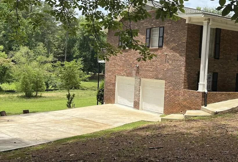 Aamiaismajoitus (B&B) Urban Lake House