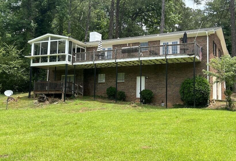 مبيت وإفطار Urban Lake House