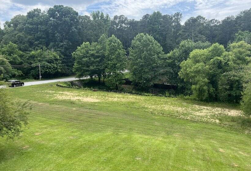 مبيت وإفطار Urban Lake House