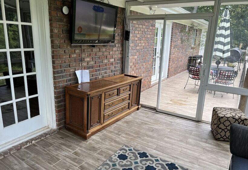 مبيت وإفطار Urban Lake House