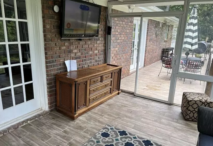 Aamiaismajoitus (B&B) Urban Lake House