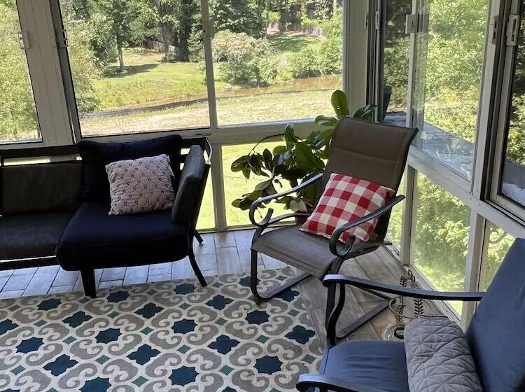 Aamiaismajoitus (B&B) Urban Lake House