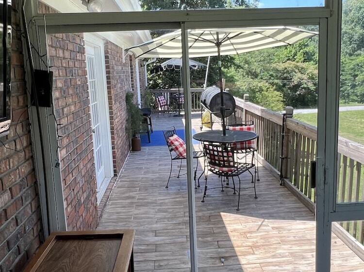 مبيت وإفطار Urban Lake House