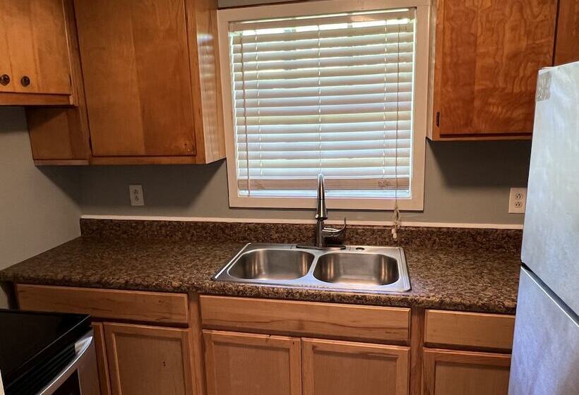 مبيت وإفطار Urban Lake House