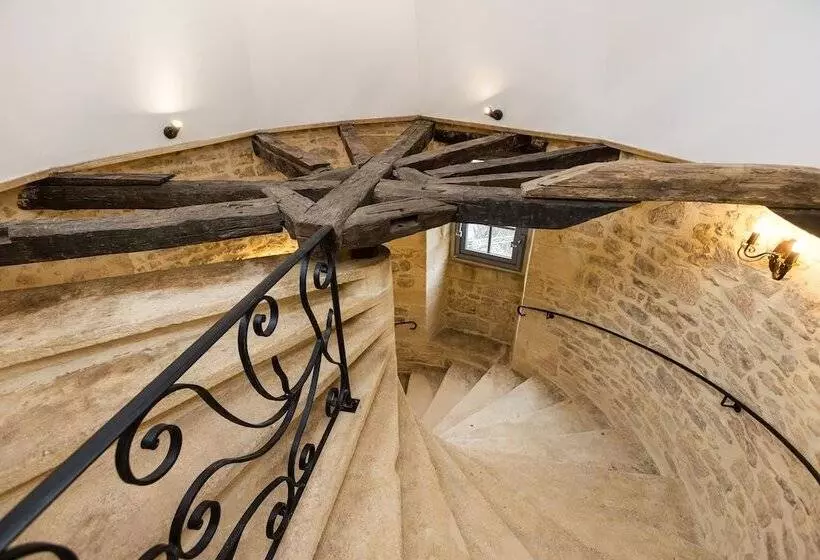 Hotelli Le Petit Manoir