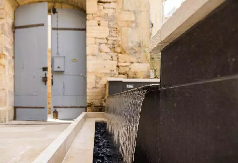 Hotelli Le Petit Manoir