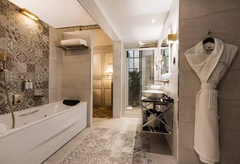 Hotelli Le Petit Manoir