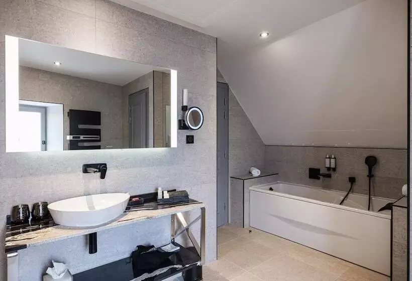 Hotelli Le Petit Manoir