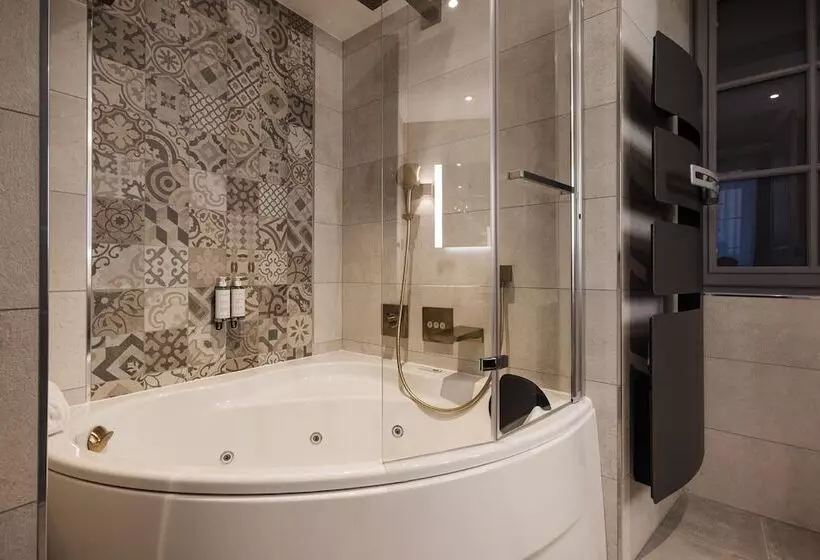 Hotelli Le Petit Manoir