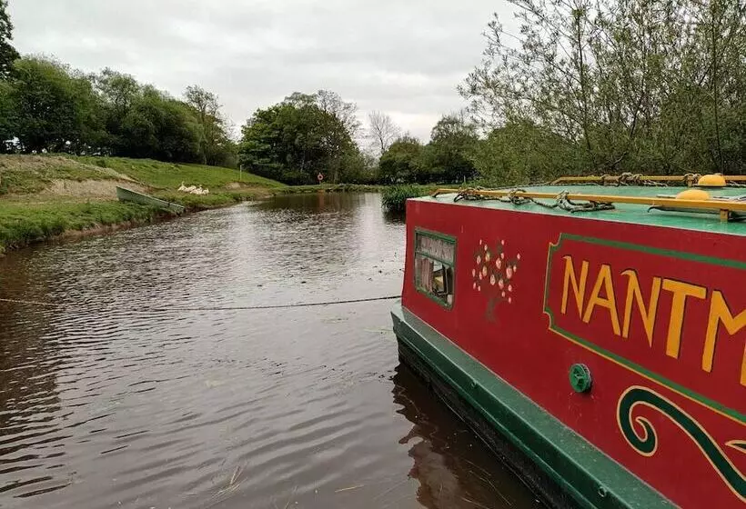 Hotelli Pretty & Cosy Boat In Stunning Valley View, Wales