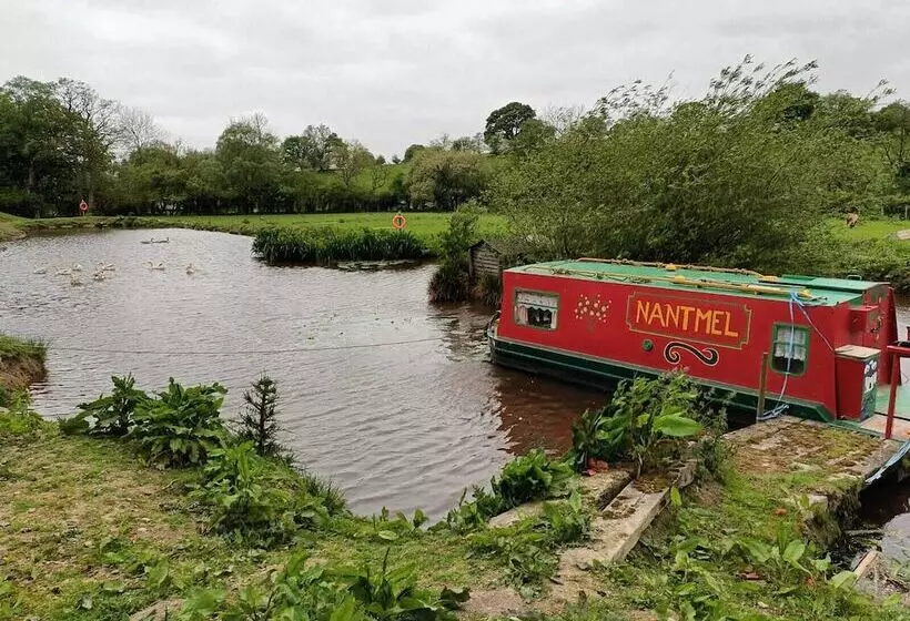 Hotelli Pretty & Cosy Boat In Stunning Valley View, Wales