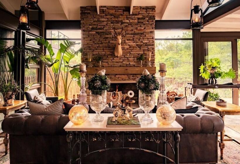 בית מלון כפרי Safari Moon Luxury Bush Lodge