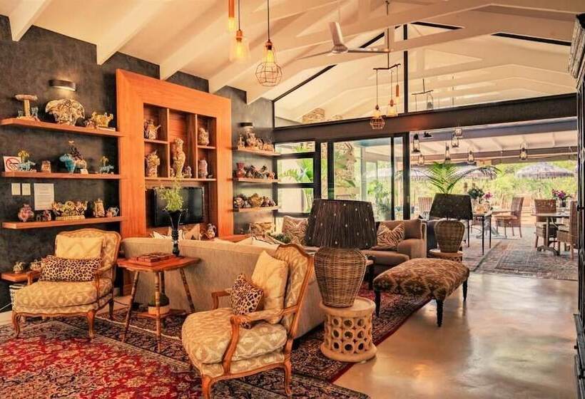 בית מלון כפרי Safari Moon Luxury Bush Lodge