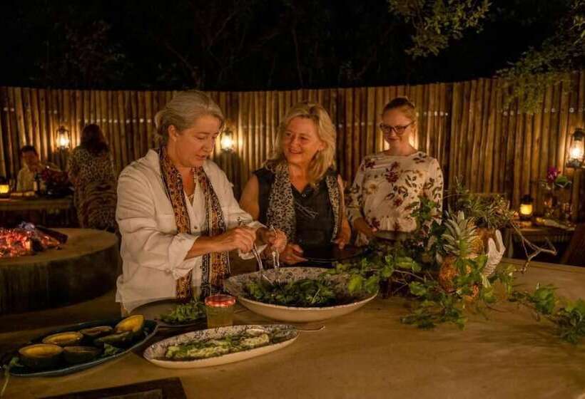 בית מלון כפרי Safari Moon Luxury Bush Lodge