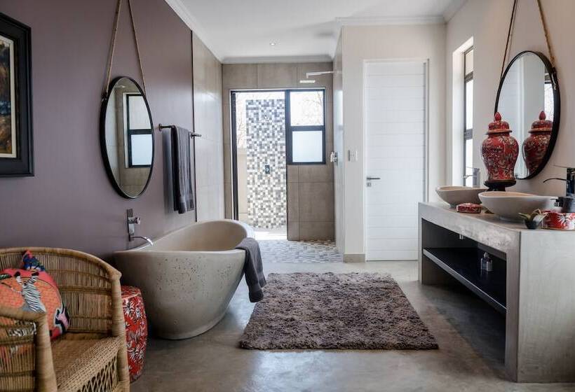 בית מלון כפרי Safari Moon Luxury Bush Lodge