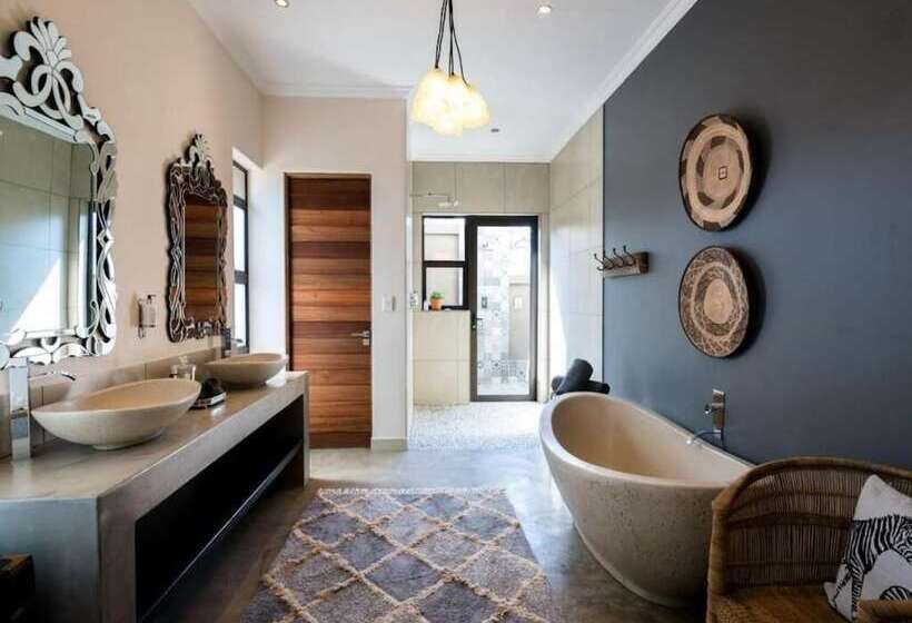 בית מלון כפרי Safari Moon Luxury Bush Lodge