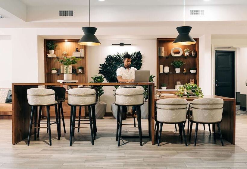 فندق Sentral Old Town