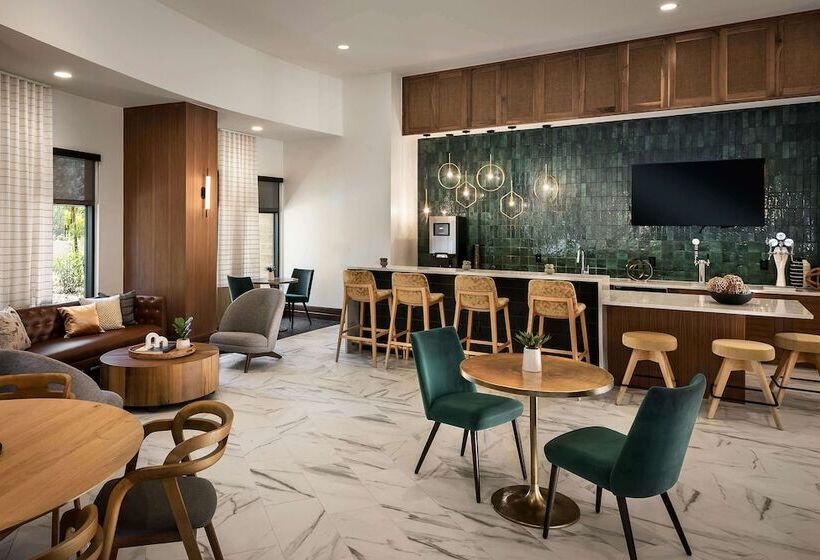 فندق Sentral Old Town