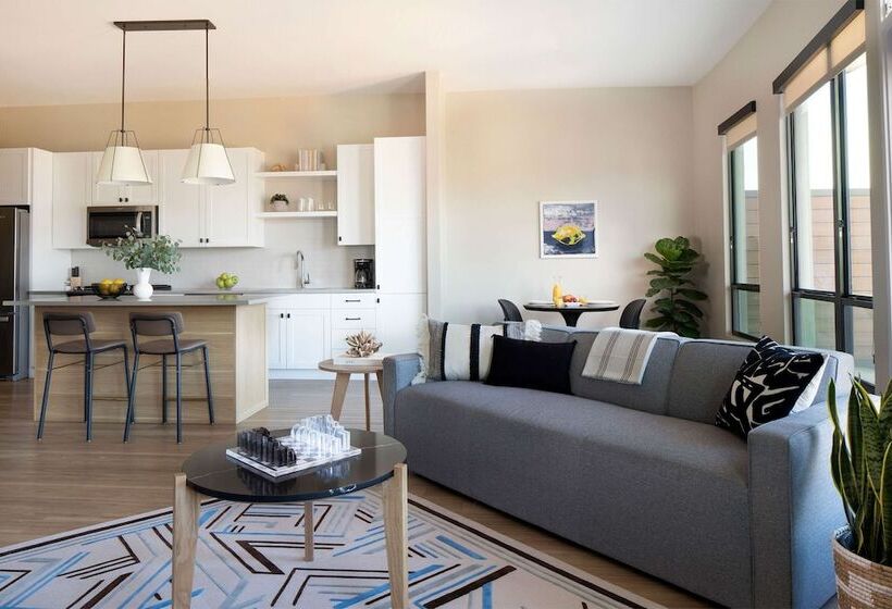 فندق Sentral Old Town