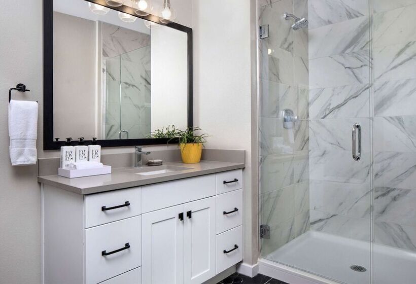 فندق Sentral Old Town