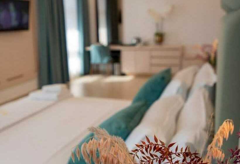 هتل Tanushaj Beach Resort