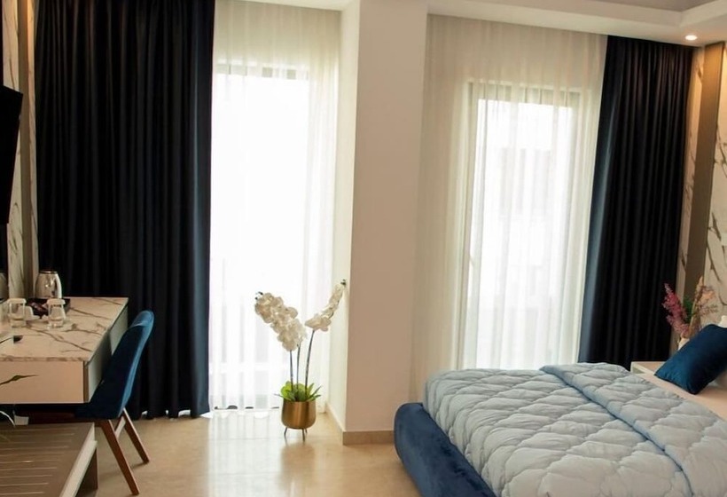 هتل Tanushaj Beach Resort