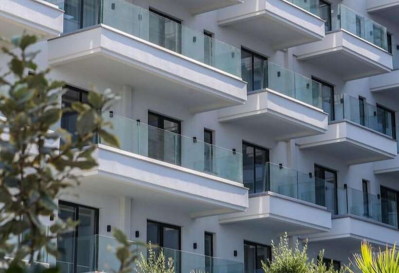 هتل Tanushaj Beach Resort