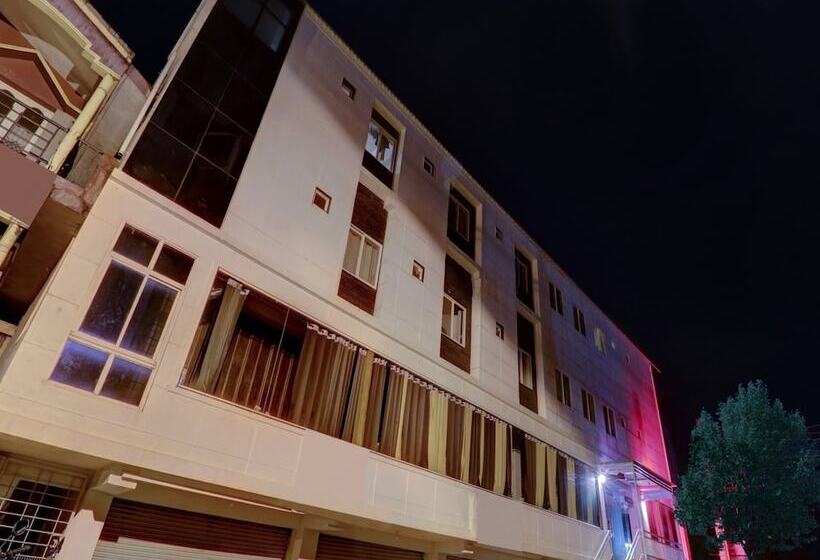 فندق Treebo Benaka Residency