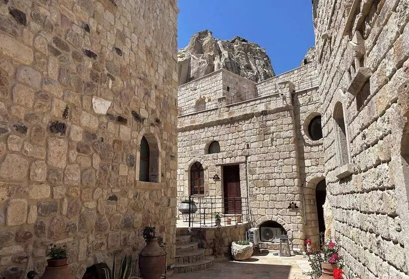 ホテル Under Cave